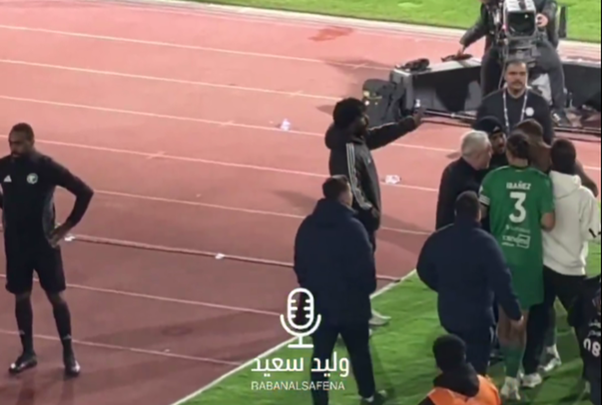 Marius Șumudică, scandal chiar la meciul de debut » Altercație cu starul de milioane al adversarei