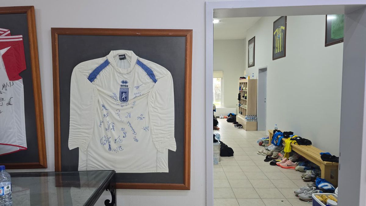 Bântuiți de Mititelu și în Antalya » Fotografia zilei: ce au găsit juveții la intrarea în vestiar