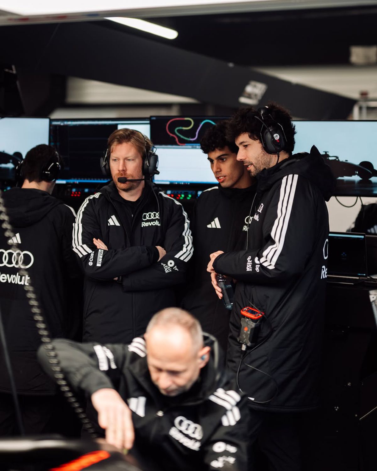 Audi a scos pe circuit noul monopost cu care debutează în Formula 1 » Primele imagini oficiale