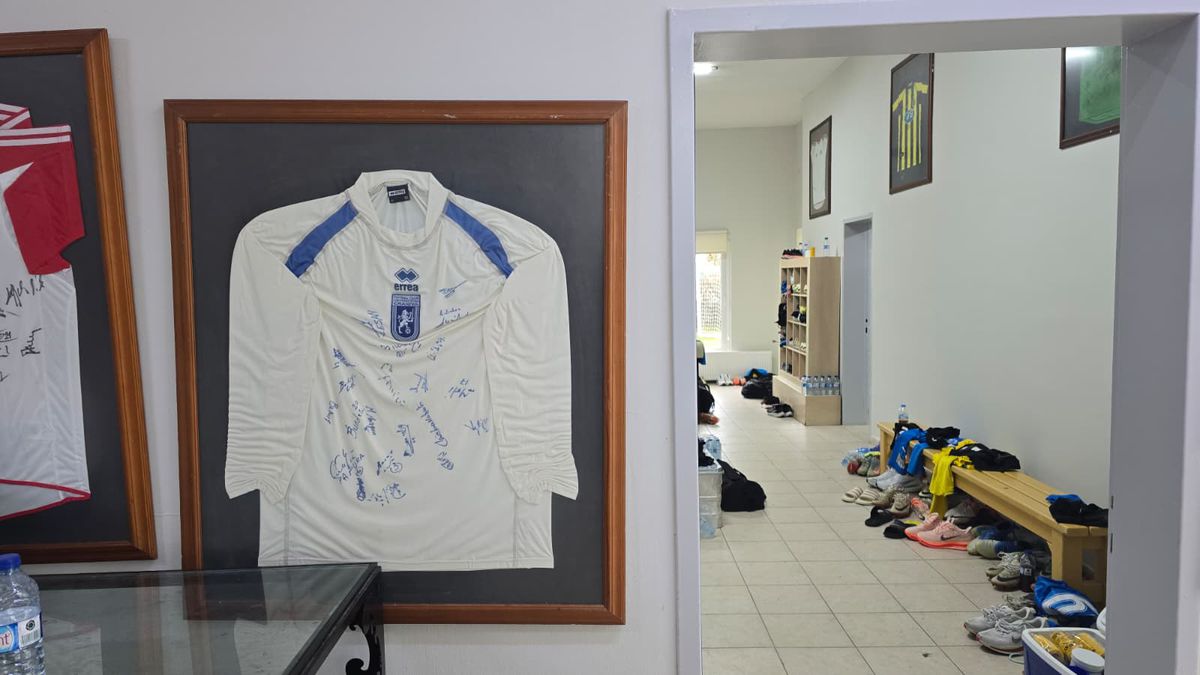 Bântuiți de Mititelu și în Antalya » Fotografia zilei: ce au găsit juveții la intrarea în vestiar