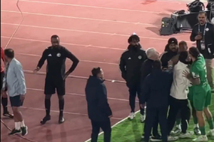 Imagini incredibile! Marius Șumudică, scandal chiar la debut » Altercație cu marcatorul adversarilor