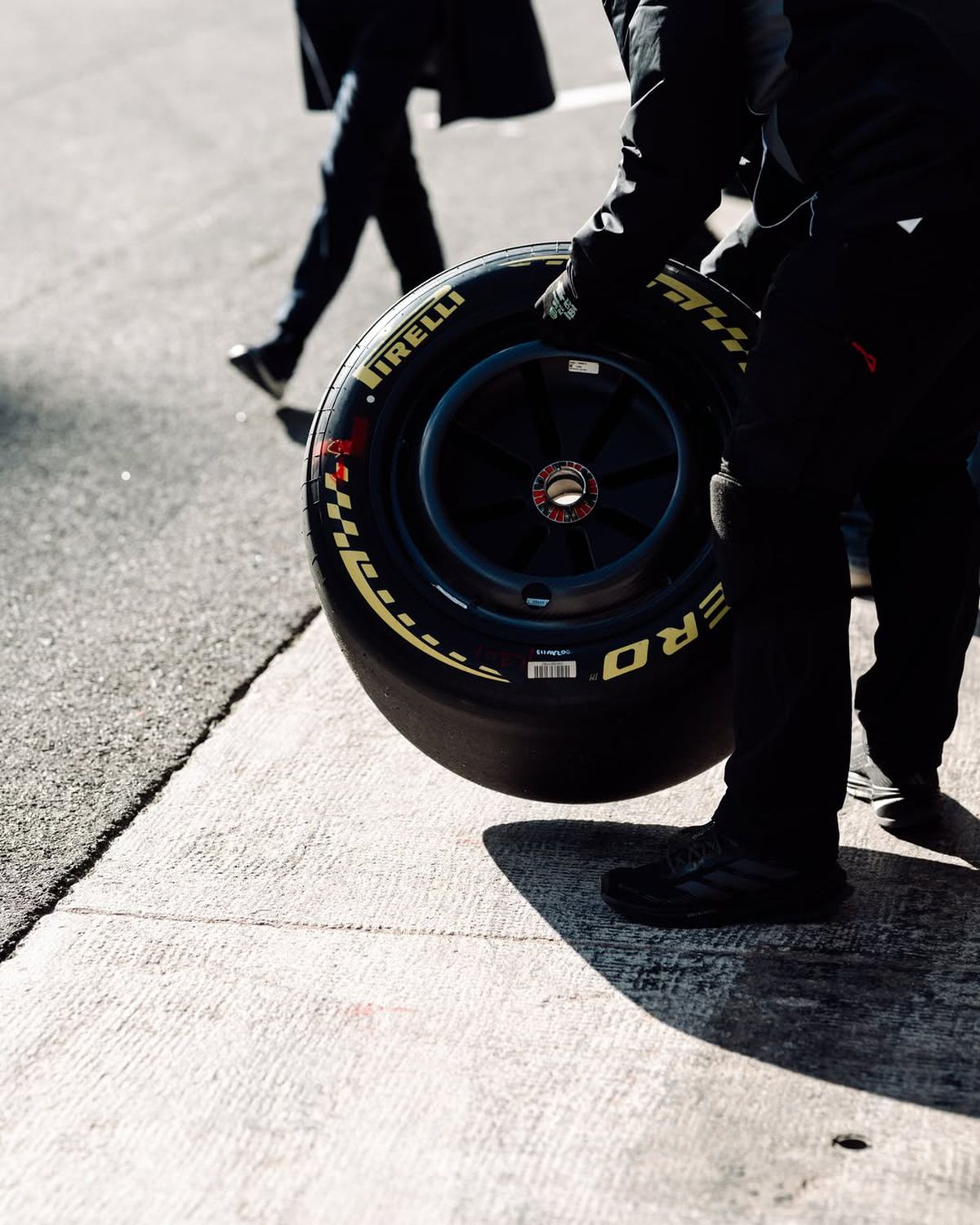 Audi a scos pe circuit noul monopost cu care debutează în Formula 1 » Primele imagini oficiale