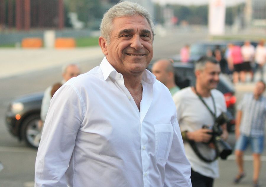 Becali, Copos și ceilalți „autori” au scris 54 de cărți în închisoare și niciuna după eliberare! Ce s-a întâmplat?!