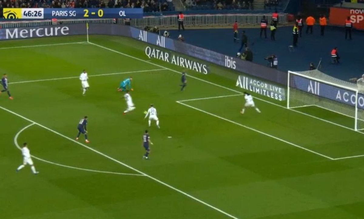 PSG - LYON 4-2 // FOTO Autogol inexplicabil marcat în derby-ul etapei din Franța: fundașii lui Lyon au șutat de două ori spre propria poartă