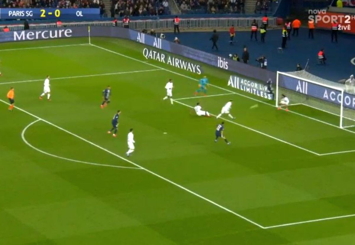 PSG - LYON 4-2 // FOTO Autogol inexplicabil marcat în derby-ul etapei din Franța: fundașii lui Lyon au șutat de două ori spre propria poartă