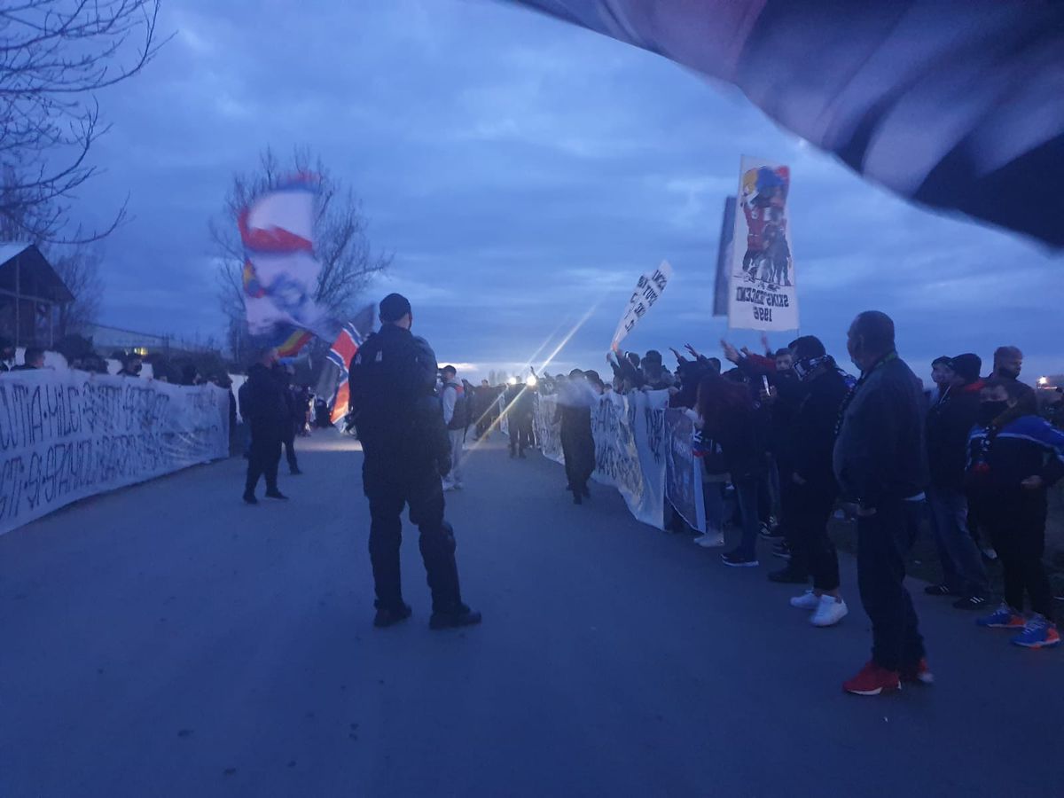 Dinamo - FCSB. Suporterii roș-albaștrilor și-au încurajat echipa