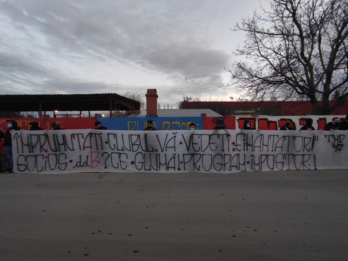 Dinamo - FCSB. Suporterii roș-albaștrilor și-au încurajat echipa