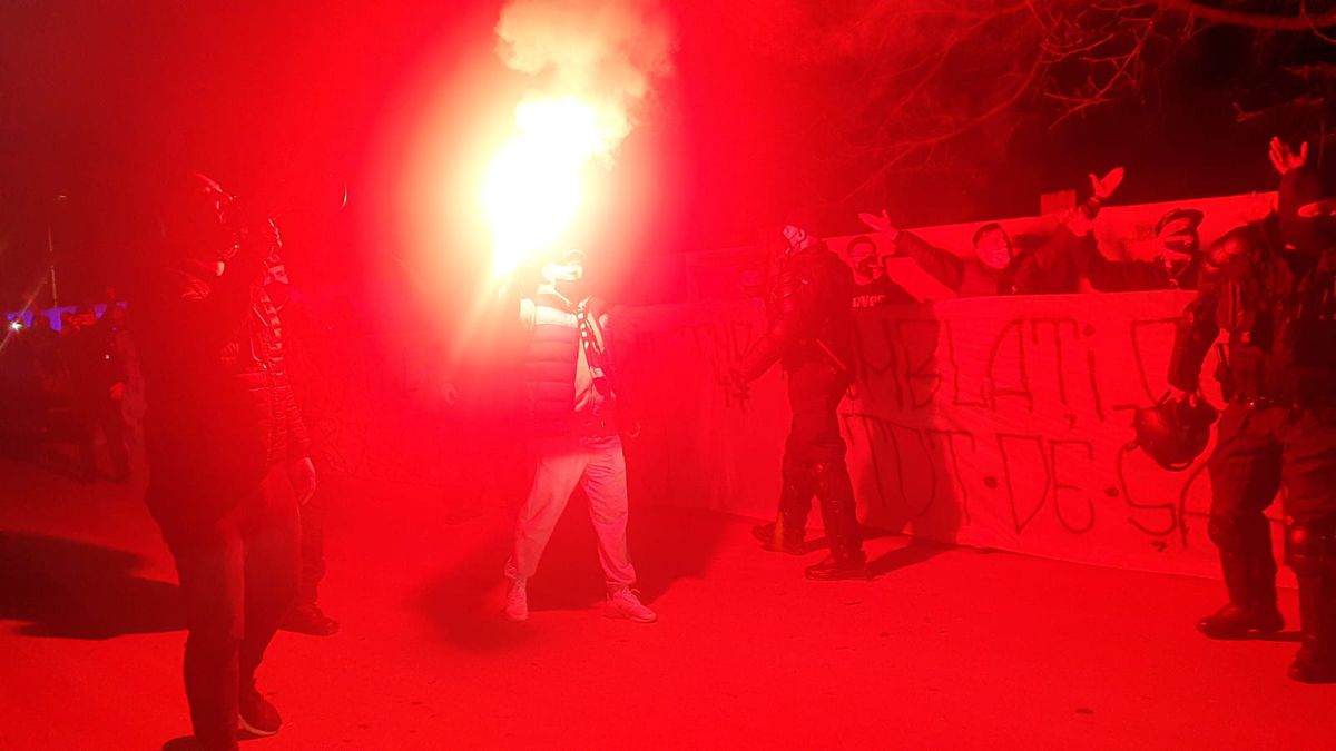 Dinamo - FCSB. Suporterii roș-albaștrilor și-au încurajat echipa