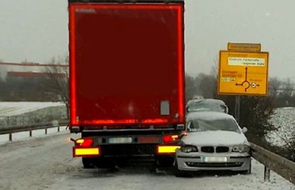 Scene INCREDIBILE pe șosea: cum a salvat conducătorul unui TIR viața șoferiței de BMW leșinată la volan