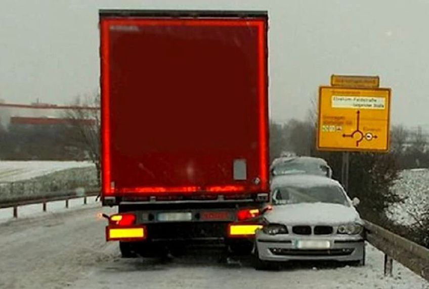 Un incident auto din Germania a avut un final fericit, șoferul de TIR implicat reușind să salveze o șoferiță de BMW.