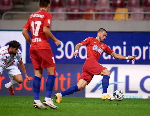 Vali Crețu (la minge) este titular în meciul de Cupă cu Dinamo