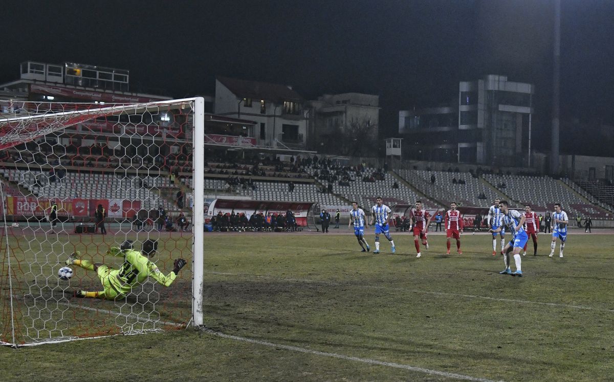 Lui Reghecampf i-au dat lacrimile în timpul meciului cu Dinamo: „A plâns când a venit la mine”