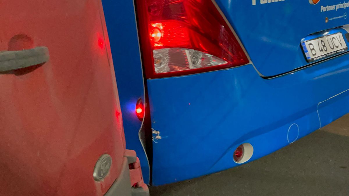 FOTO Mic accident autocar CS Universitatea Craiova 10.02.2022