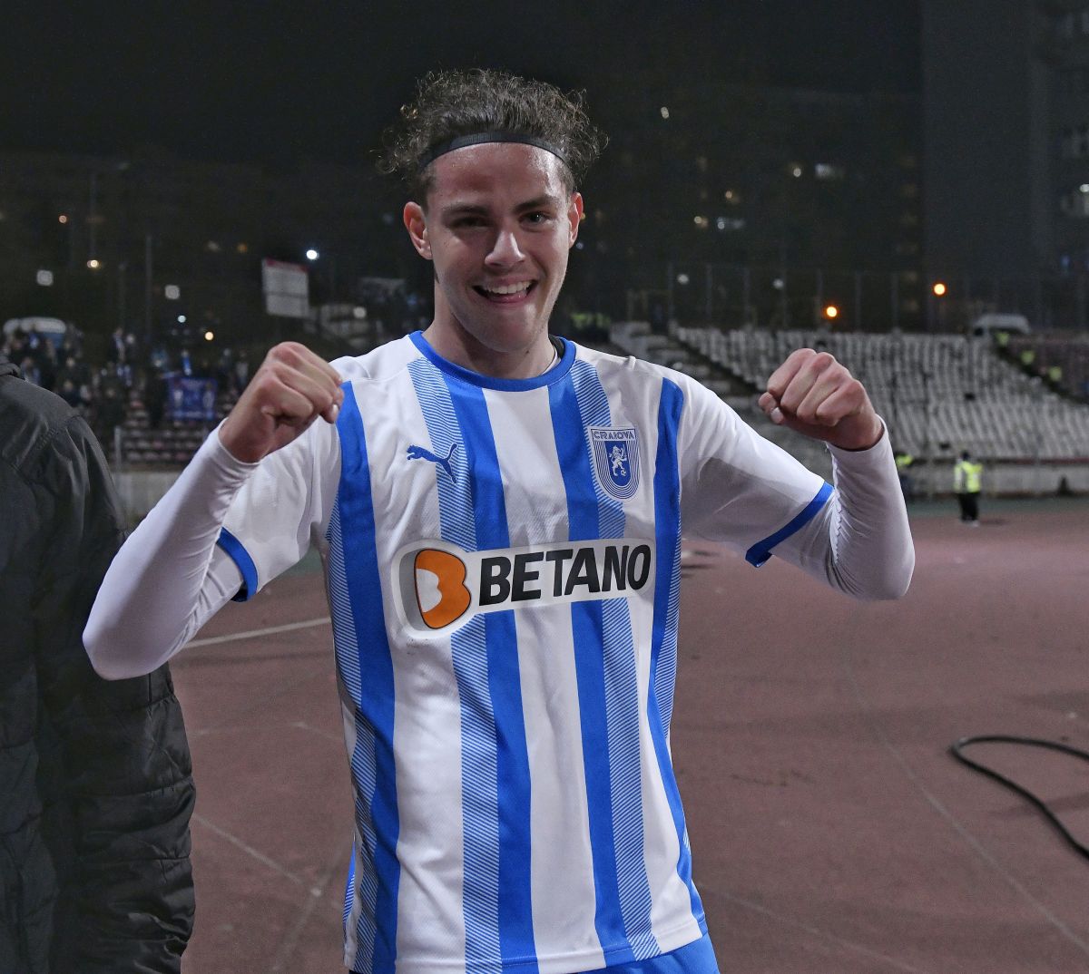 Portarul lui Dinamo s-a făcut de râs cu CSU Craiova: două gafe de începător