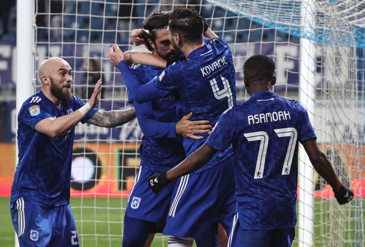 După FCSB, FCU Craiova o „curentează” și pe FC Botoșani » Primă repriză de vis în Bănie! Clasamentul ACUM