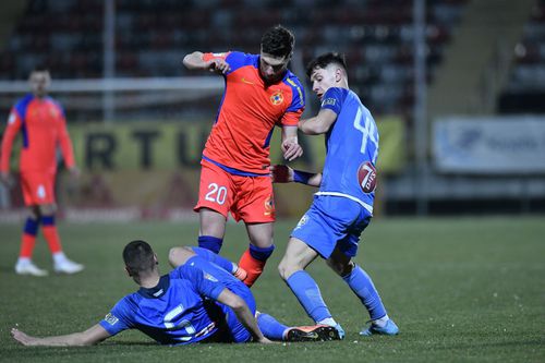 Clinceni - FCSB | Contra Academicii, Andrei Burlacu (25 de ani, stânga) a debutat în tricoul roș-albaștrilor la 7 luni după transfer!