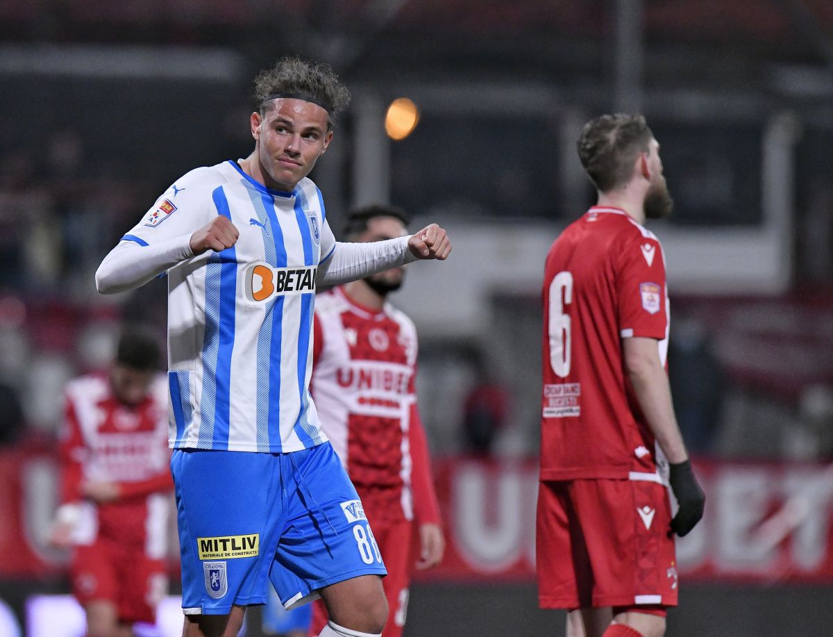 Jovan Markovic are din nou probleme cu greutatea. Cum a fost surprins atacantul Universității Craiova în partida cu Dinamo