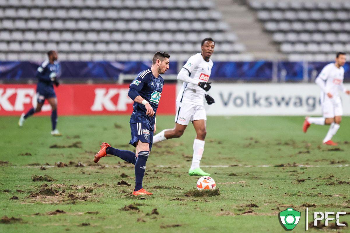 În Franța, mai rău decât în Liga 1! Meci amânat din cauza suprafaței de joc imposibile