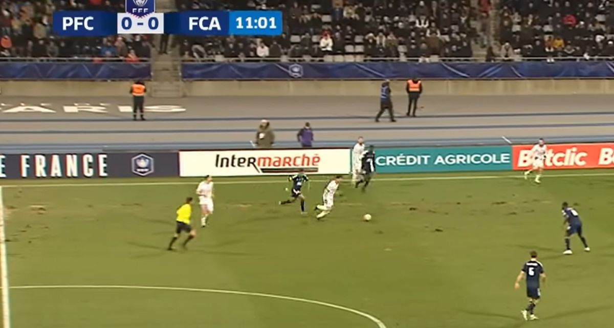 În Franța, mai rău decât în Liga 1! Meci amânat din cauza suprafaței de joc imposibile