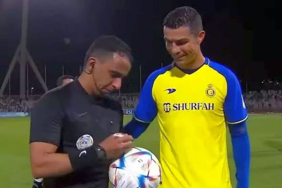 Moment inedit la finalul meciului în care Cristiano Ronaldo a marcat de 4 ori » Ce i-a cerut superstarul portughez arbitrului partidei