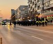 Ultrașii lui FCU Craiova au ajuns în București: scandări xenofobe în Gara de Nord! Sunt însoțiți de jandarmi în drum spre Giulești