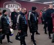 Bodyguarzi la vestiare înainte de Rapid - FCU Craiova / FOTO: Captură @Prima Sport
