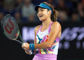 Emma Răducanu s-a prăbușit în clasamentul WTA, dar John McEnroe sare în apărarea ei: „Trebuie să înțelegem”