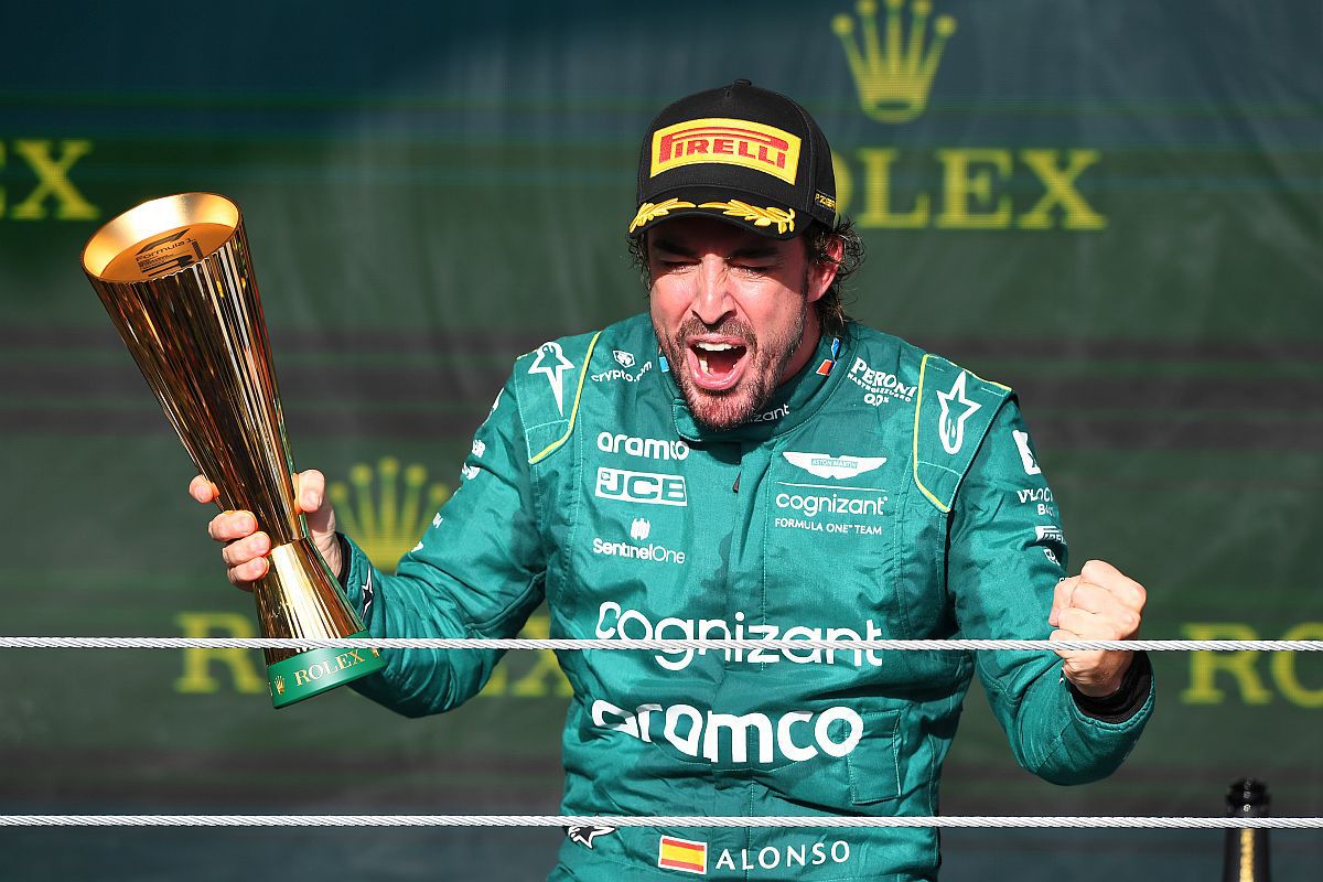 Fernando Alonso a primit un bolid personalizat de 2 milioane de euro » Imagini senzaționale: e versiunea „extremă” a unui model clasic