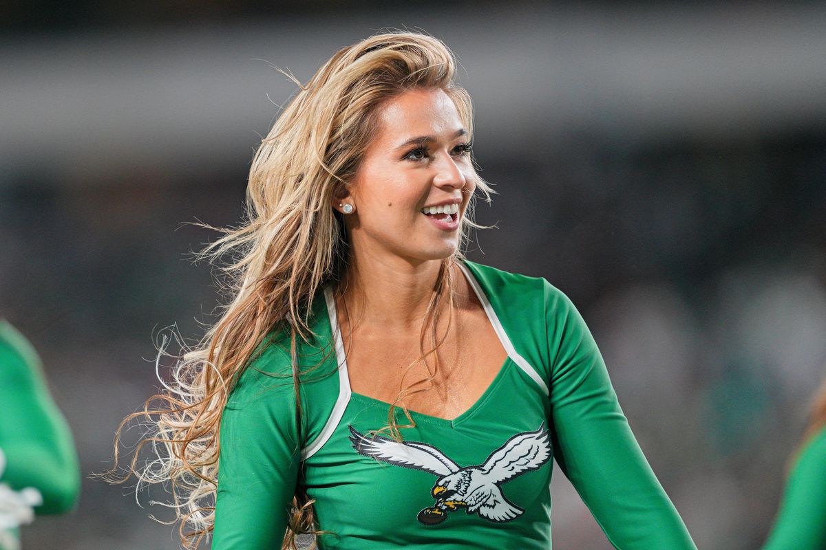 9 reguli ciudate pe care majoretele din NFL sunt obligate să le respecte » Ce articol vestimentar e INTERZIS și în timpul liber!