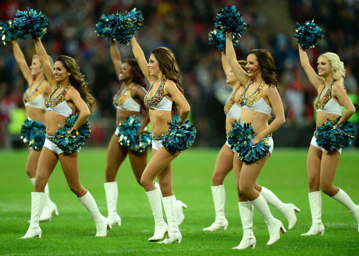 9 reguli ciudate pe care majoretele din NFL sunt obligate să le respecte » Ce articol vestimentar e INTERZIS și în timpul liber!