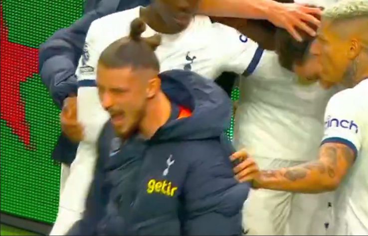 Radu Drăgușin, explozie de bucurie după Tottenham - Brighton 2-1