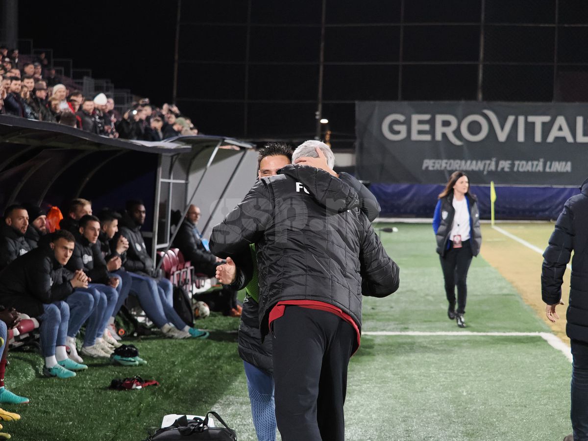 Mutu nu e în control la CFR? „Se contrazic la TV, jucătorii n-au înțeles ce vrea!” » Ce probleme au remarcat Panduru și Răducioiu: „Asta îmi dă de gândit”