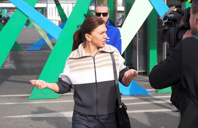 Simona Halep a revenit în țară. Extrem de iritată la aeroport: „Chiar e necesară nebunia asta?!”