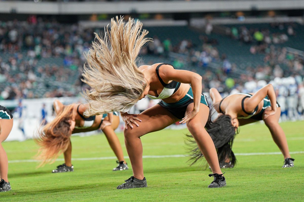 9 reguli ciudate pe care majoretele din NFL sunt obligate să le respecte » Ce articol vestimentar e INTERZIS și în timpul liber!