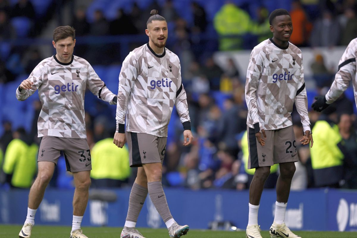 Tottenham, victorie la ultima fază cu Brighton! Radu Drăgușin, explozie de bucurie la final