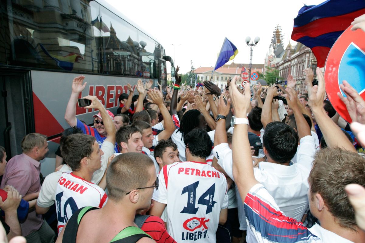 Ilie Bolojan și scenele uitate de timp descoperite în arhiva GSP: în stradă cu suporterii la promovarea-fantomă » Momentul în care a stârnit furia comunității
