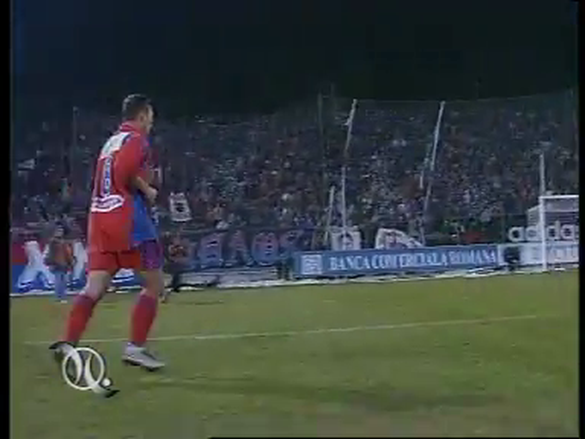 Răzvan Lucescu - steag Rapid vs Steaua, pe Ghencea