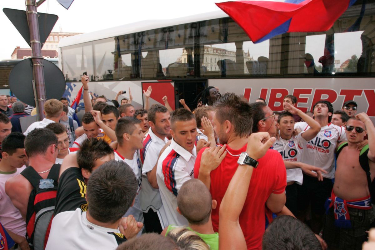 Ilie Bolojan și scenele uitate de timp descoperite în arhiva GSP: în stradă cu suporterii la promovarea-fantomă » Momentul în care a stârnit furia comunității