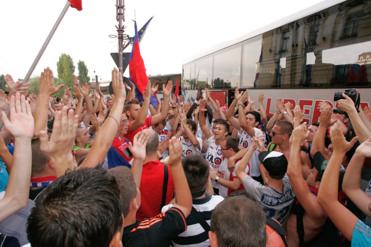 Ilie Bolojan și scenele uitate de timp descoperite în arhiva GSP: în stradă cu suporterii la promovarea-fantomă » Momentul în care a stârnit furia comunității