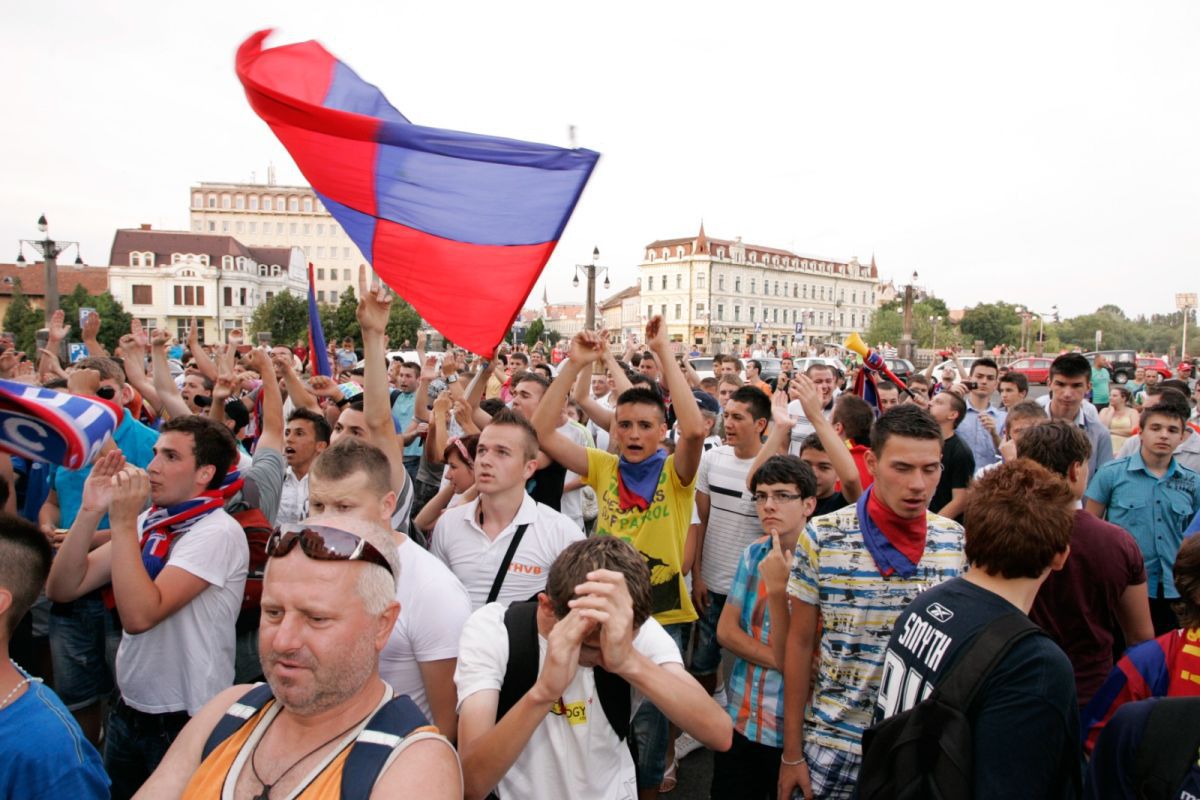 Ilie Bolojan și scenele uitate de timp descoperite în arhiva GSP: în stradă cu suporterii la promovarea-fantomă » Momentul în care a stârnit furia comunității