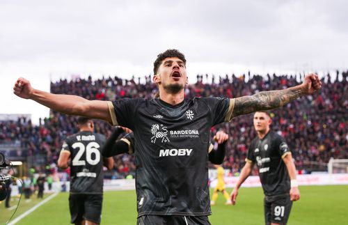 Florinel Coman celebrează golul înscris cu Parma / FOTO: Imago