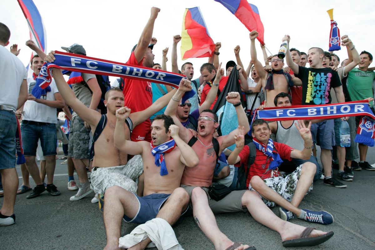 Ilie Bolojan și scenele uitate de timp descoperite în arhiva GSP: în stradă cu suporterii la promovarea-fantomă » Momentul în care a stârnit furia comunității