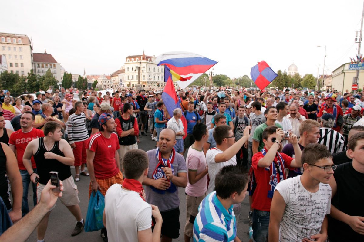 Ilie Bolojan și scenele uitate de timp descoperite în arhiva GSP: în stradă cu suporterii la promovarea-fantomă » Momentul în care a stârnit furia comunității