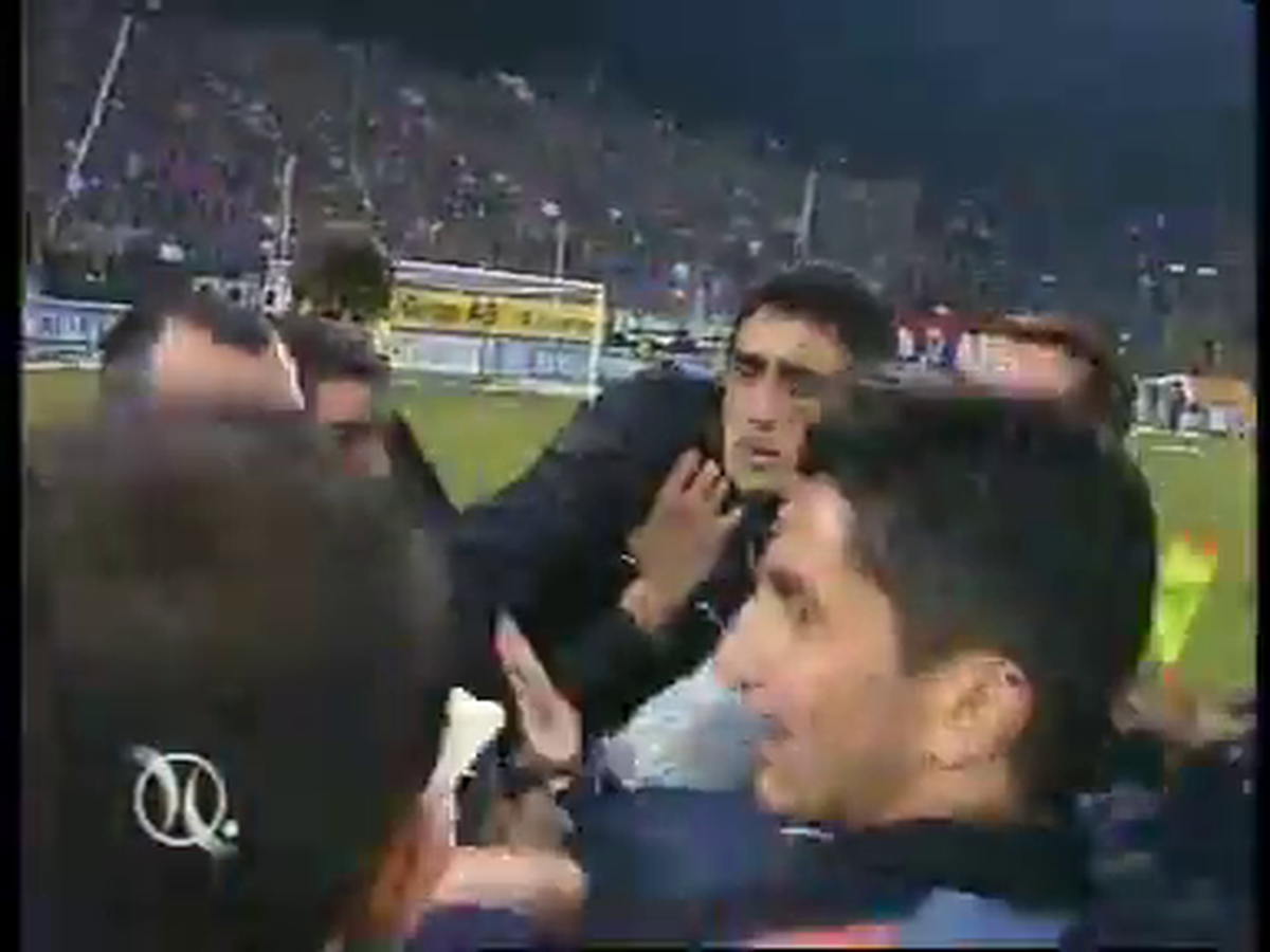 Istoria EXPLOZIVĂ a războiului Răzvan Lucescu - Steaua / FCSB » Înjurături grosolane, un steag provocator în Ghencea și o urare: „Asta e pentru toți ANTIsteliștii!”