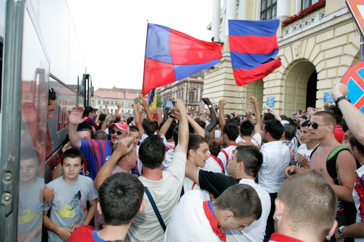 Ilie Bolojan și scenele uitate de timp descoperite în arhiva GSP: în stradă cu suporterii la promovarea-fantomă » Momentul în care a stârnit furia comunității