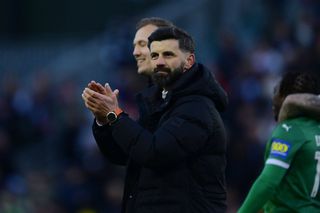 Povestea emoționantă a „călăului” lui Liverpool din Cupa Angliei » Antrenorul surprizei Plymouth a fugit din satul natal la 9 ani