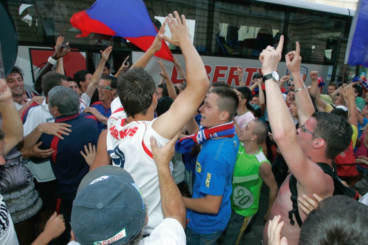 Ilie Bolojan și scenele uitate de timp descoperite în arhiva GSP: în stradă cu suporterii la promovarea-fantomă » Momentul în care a stârnit furia comunității