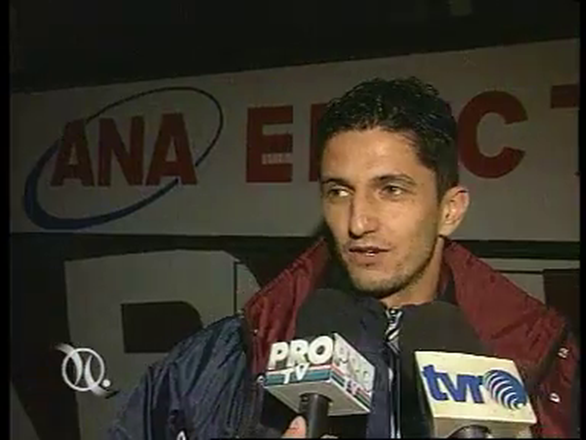 Istoria EXPLOZIVĂ a războiului Răzvan Lucescu - Steaua / FCSB » Înjurături grosolane, un steag provocator în Ghencea și o urare: „Asta e pentru toți ANTIsteliștii!”