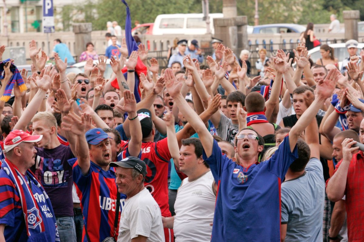 Ilie Bolojan și scenele uitate de timp descoperite în arhiva GSP: în stradă cu suporterii la promovarea-fantomă » Momentul în care a stârnit furia comunității