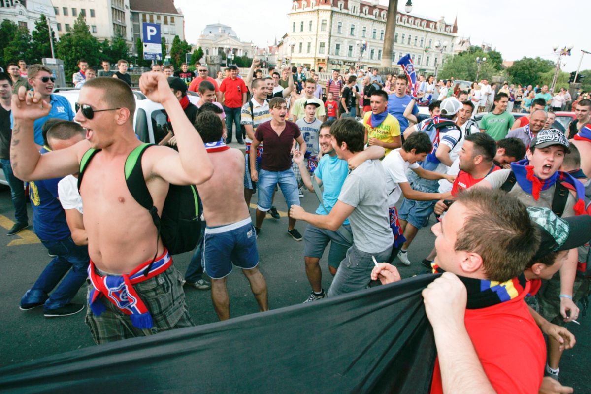 Ilie Bolojan și scenele uitate de timp descoperite în arhiva GSP: în stradă cu suporterii la promovarea-fantomă » Momentul în care a stârnit furia comunității